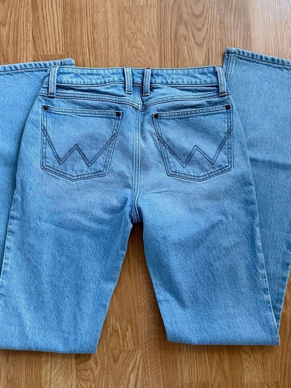 Wrangler Sample Bootcut Mid Rise Flare Jeans Light Wash 28” Waist - Picture 3 of 3